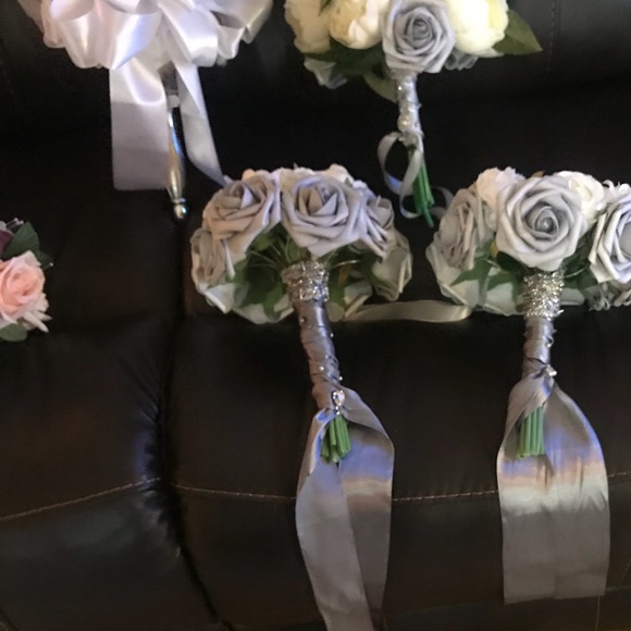 New Gorgeous Silver and white bouquet - Picture 8 of 8